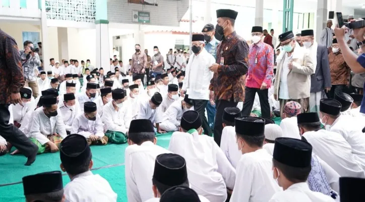 Wapres KH Ma'ruf Amin saat mengunjungi Ponpes Darul Ulum. (foto: setwapres)