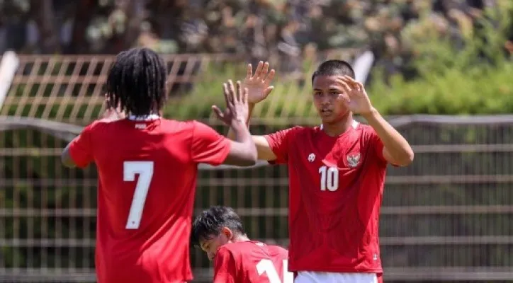 Dua pemain Indonesia U-19,Ronaldo Kwateh dan Hokky Caraka (foto/PSSI)