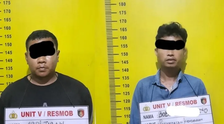 Dua debt Collector saat diamanakan di Mapolres Metro Tangerang Kota. (foto: ist)