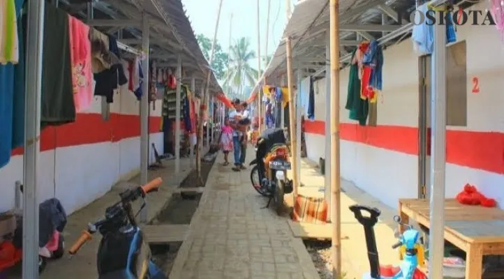 Kawasan Hunian Sementara (Huntara) di Kecamatan Labuan, Pandeglang. (foto: poskota/samsul fatoni)