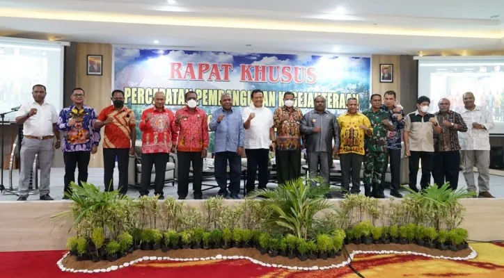 Rapat Khusus Percepatan Pembangunan Kesejahteraan sesuai dengan Wilayah Adat Papua. (foto: ist)