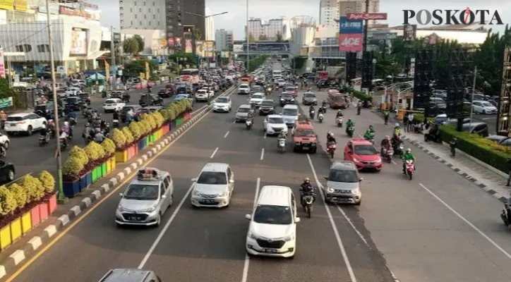 Suasana lalu lintas di Jalan Ahmad Yani Kota Bekasi beberapa waktu lalu. (Foto: Ihsan Fahmi).