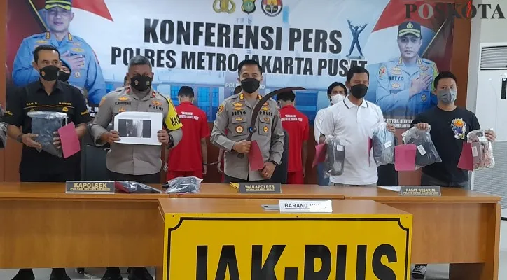 Tersangka pelaku pembacokan oleh geng motor di gang kingkit 2 kebon kelapa, gambir jakpus. (rika)