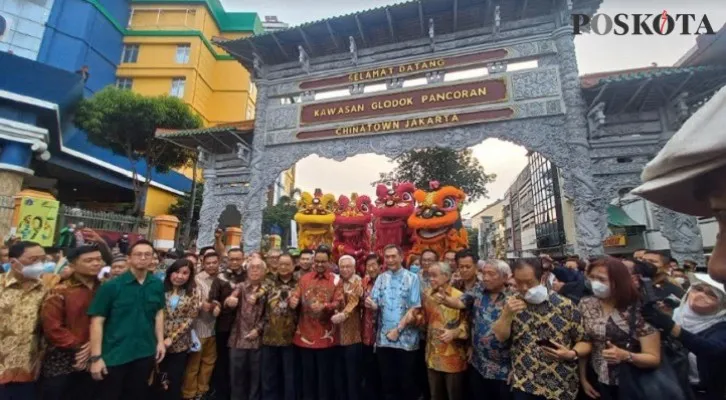 Gubernur DKI Jakarta Anies Baswedan saat meresmikan pembangunan Gapura China Town di kawasan Pecinan Glodok, Tamansari, Jakarta Barat. (Foto: Pandi)