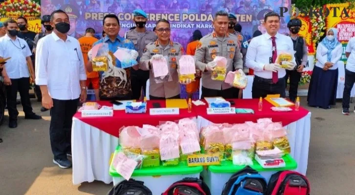 Polda Banten sita 43 Kg sabu dan 484 butir ekstasi hasil pengungkapan jaringan narkoba lintas Provinsi. (foto: poskota/haryono)