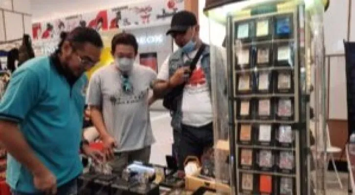 Kegiatan pameran Zippo komunitas Zigath. (foto: ist)