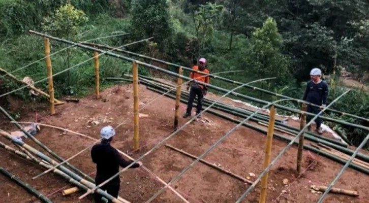 Hunian darurat untuk korban bencana alam di Ciburian, Bogor mulai dibangun. (ist)