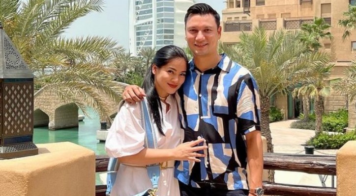 724px x 400px - Romantis! Pasangan Titi Kamal dan Christian Sugiono Honeymoon ke Bali -  poskota.co.id