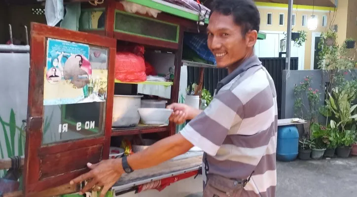 Tarjo Pedagang mie ayam keliling