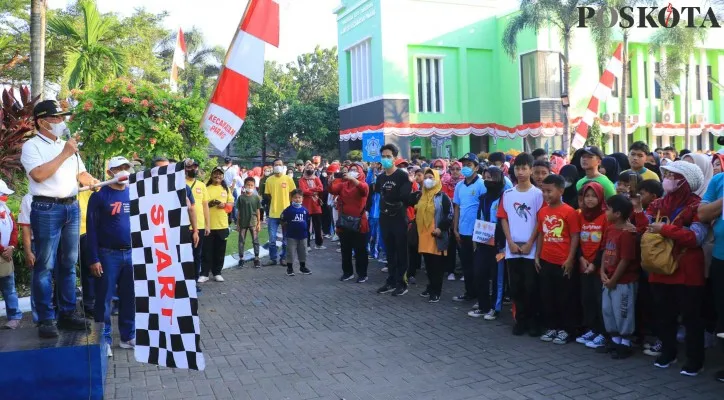 Gerak jalan di Kecamatan Pinang, yang digelar dalam rangka menyambut HUT RI Ke 77. (iqbal)