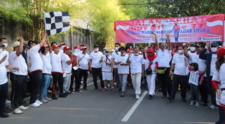 Pembukaan peserta jalan sehat di Jakut. (ist)