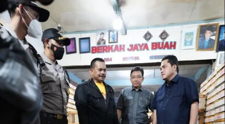 Menteri BUMN Erick Thohir Saat Mengunjungi Pasar Caringin Bandung. (ist)