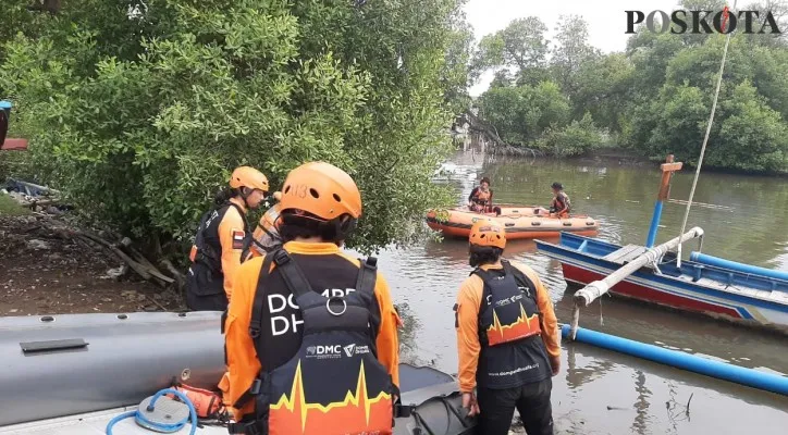 Pencarian korban tenggelam di Kecamatan Teluk Naga, Kabupaten Tangerang. (foto: poskotai/qbal)