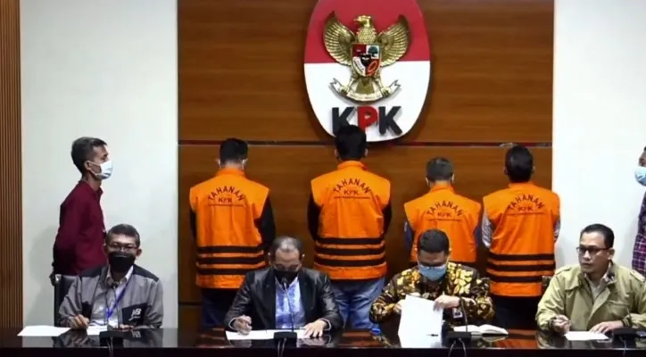 KPK resmi menetapkan Rektor Universitas Lampung (Unila), Karomani (KRM) dan kolega debagai tersangka kasus dugaan suap serta gratifikasi penerimaan mahasiswa baru jalur mandiri di Unila.(Foto: Tangkapan layar YouTube KPK RI)