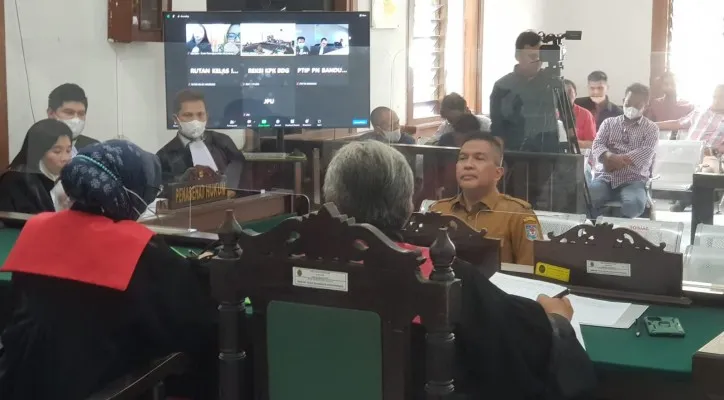 Persidangan kasus dugaan suap auditor BPK Jawa Barat yang diduga melibatkan Bupati Bogor nonaktif Ade Yasin. (foto: ist)