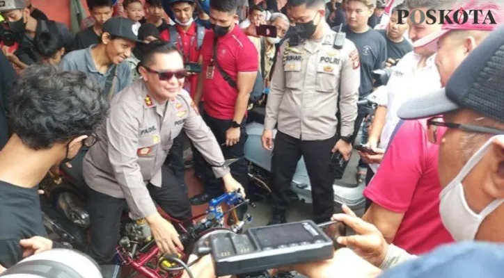 Kapolda Metro Jaya, Irjen Fadil Imran meninjau langsung penyelenggaraan ajang Street Race seri 4 di Kemayoran, Jakpus. (Foto: Poskota/Andi Adam F)