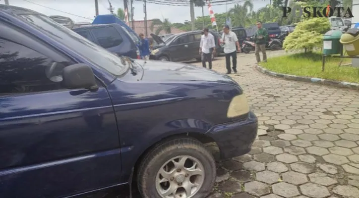 Ratusan kendaraan dinas di Pandeglang siap dilelang. (Foto: Samsul Fatoni).