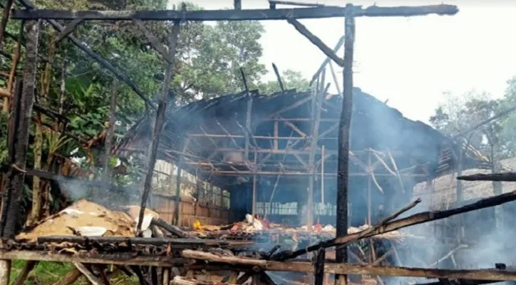 Kandang ayam terbakar, ribuan ayam hangus. (Foto/ist)