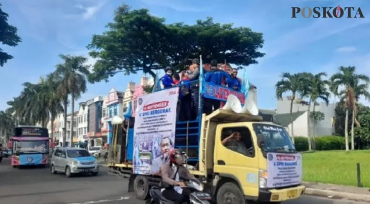 Massa buruh SPSI se-Tangerang Raya berangkat menuju Jakarta untuk aksi unjuk rasa menolak kenaikan harga BBM. (Foto: Veronica)