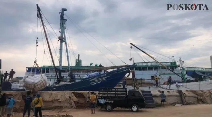 Suasana di Pelabuhan Sunda Kelapa, Jakarta Utara. (Foto: CR01/rizki)