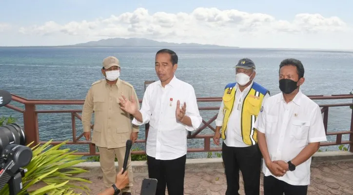 Presiden Joko Widodo saat kunjungan kerja ke  pulau Kabupaten Maluku Barat Daya. (biro pers)