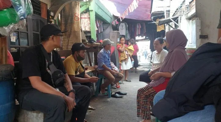 Warga Kelurahan Tomang, Kecamatan Grogol Petamburan, Jakarta Barat yang belum menerima BLT. (foto: ist)