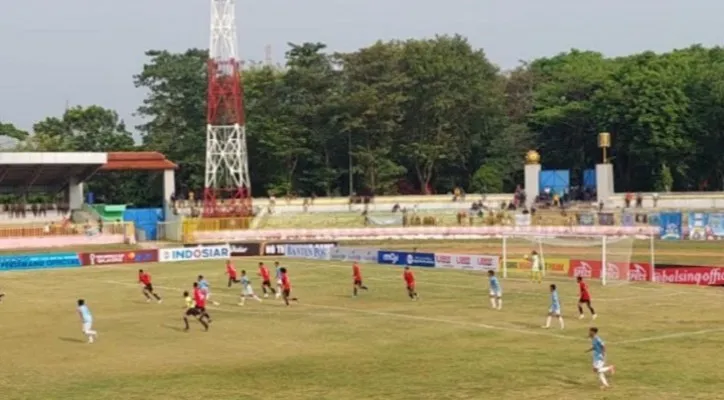 Pertandingan Perserang lawan PSKC Cimahi di Stadion Maulana Yusuf (Foto: Bilal)