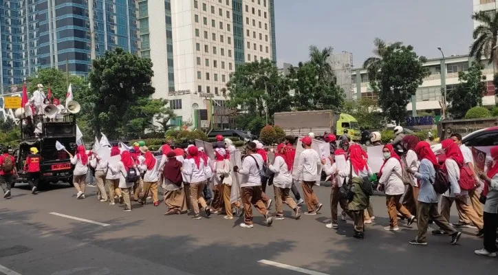 Ratusan  Petugas Lapangan Keluarga Berencana (PLKB) anggota Konfederasi Kongres Aliansi Serikat Buruh Indonesia (KASBI) menggeruduk Kantor Pusat BKKBN, Jl.Permata No.1, Halim Perdana Kusumah,  Jakarta Timur pada Senin (19/9/2022) pagi menuntut diangkat jadi ASN.(ist)