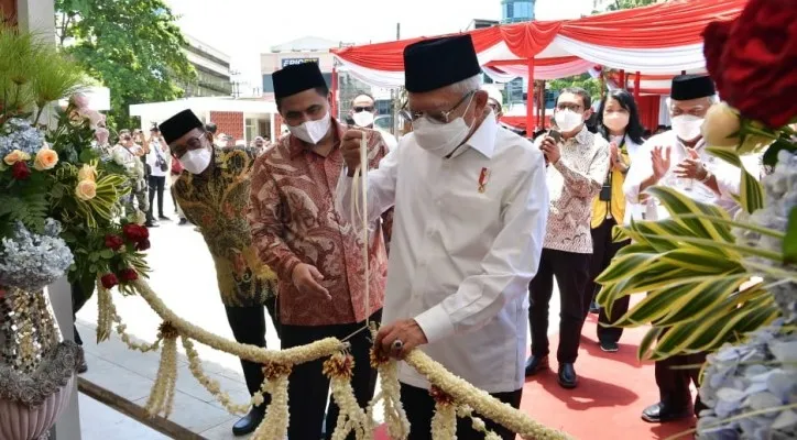 Wapres Ma’ruf Amin saat meresmikan Gedung MUI Jawa Tengah dan renovasi Masjid Baiturrahman. (foto: ist)