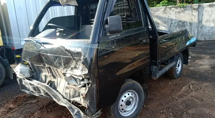 Kondisi mobil pick up usai mengalami kecelakaan di Jalan Raya Serang - Pandeglang. (foto: ist)