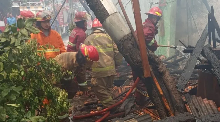 Sejumlah rumah kontrakan di Kecamatan Gunung Putri ludes terbakar. (foto: ist)