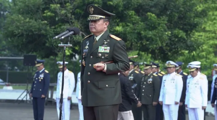 Inspektur Upacara yaitu Komandan Jenderal (Danjen) Akademi TNI Letjen TNI Teguh Arief I saat memimpin upacara memperingati Hari Kesaktian Pancasila Tahun 2022 di Lapangan Apel Gedung B-III Mabes TNI Cilangkap, Jakarta Timur, Sabtu (1/10/2022).(Puspen TNI)