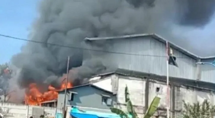 Kebakaran melanda puluhan rumah tinggal semi permanen di kawasan Cengkareng, Jakarta Barat. (Ist)