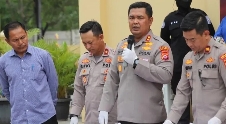 Kapolres Cilegon, AKBP Eko Tjahyo Untoro didampingi Wakapolres Kompol Andie Firmansyah dan Kapolsek Ciwandan Kompol Rifki Seftirian. (foto: ist)