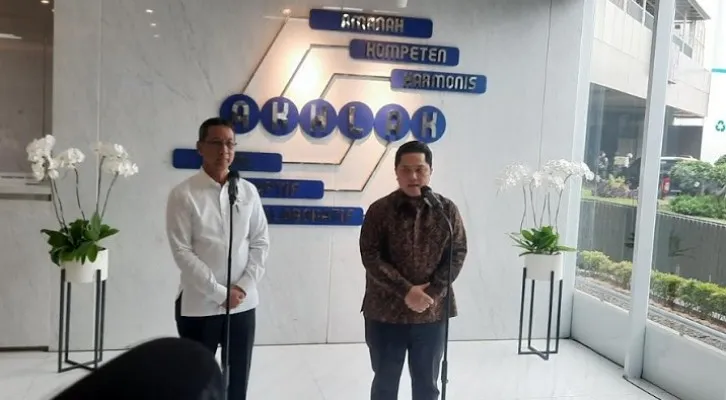 Pj Gubernur DKI Jakarta Heru Budi Hartono menemui Menteri BUMN Erick Thohir. (Foto: Aldi/Poskota)