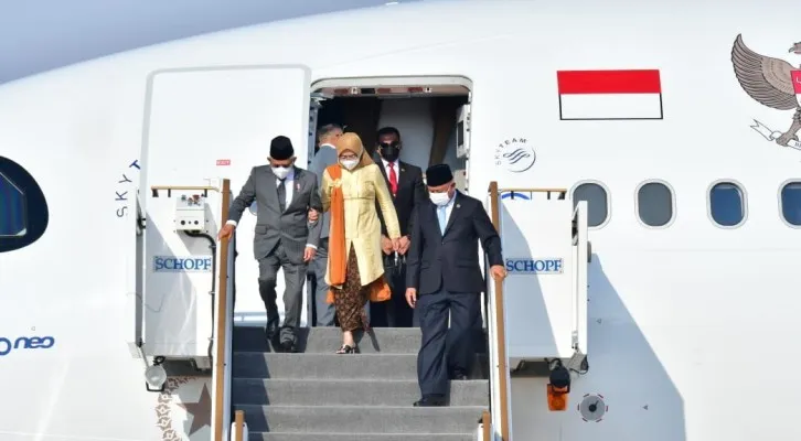 Wapres KH Ma'ruf Amin saat mendarat di Bandara Internasional Abu Dhabi. (setwapres)