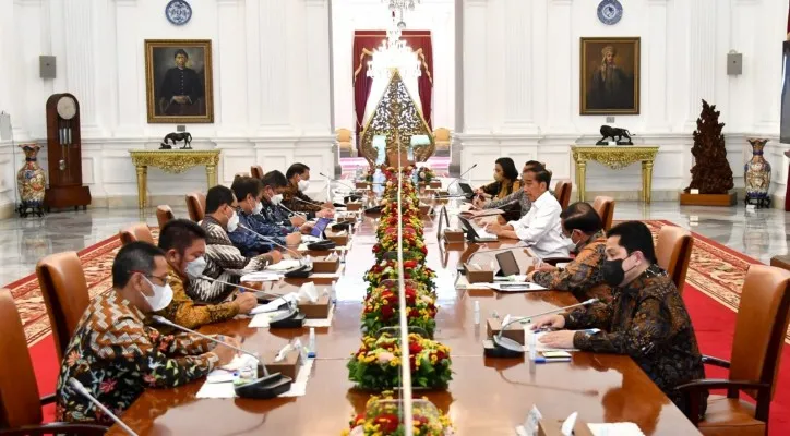 Pj Gubernur DKI Jakarta, Heru Budi Hartono saat mengikuti rapat terbatas bersama Presiden Joko Widodo di Istana Merdeka. (foto: ist)