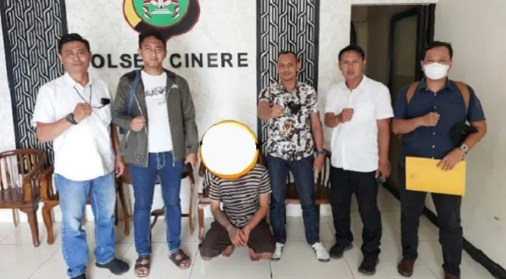 Kanit Reskrim ngkap pelaku KDRT Iptu Tulus bersama anggota menangkap pelaku KDRT viral di Medsos yang aniaya di Cinere.