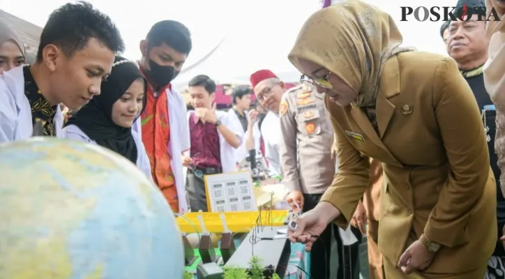 Bupati Purwakarta Anne Ratna Mustika saat menghadiri kegiatan FESPA di SMAN 1 Campaka, Senin (7/11/2022).(Foto: Dadan)