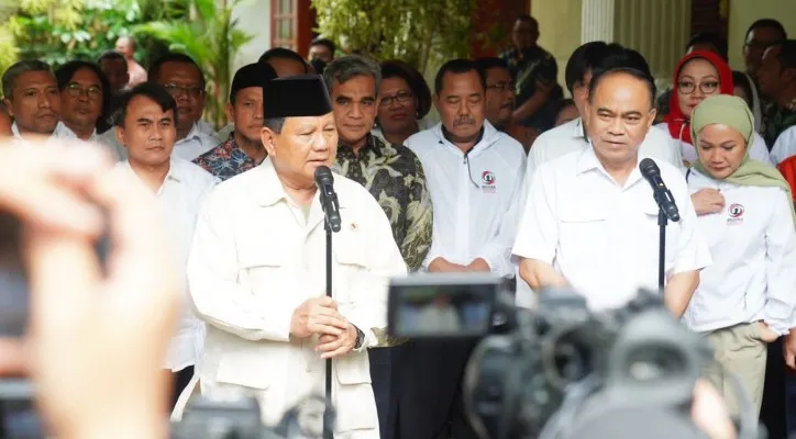 Relawan Projo saat bertemu dengan Ketua Umum Partai Gerindra Prabowo Subianto. (foto: ist)