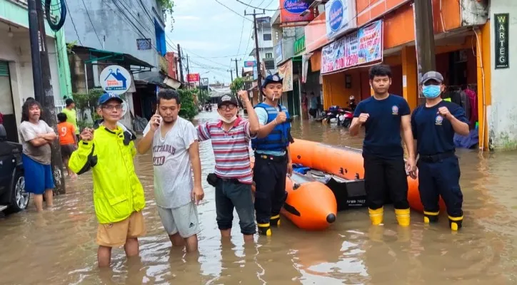 Sebanyak 40 rumah di Desa Gelam Jaya, Kecamatan Pasar Kemis, Kabupaten Tangerang, terendam banjir setelah tanggul jebol. (foto: ist)