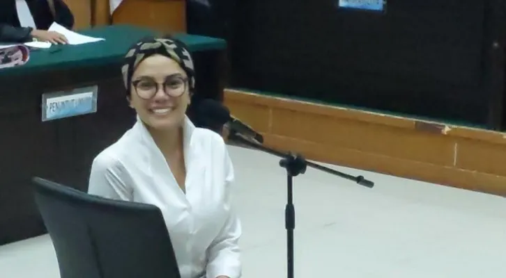  Nikita Mirzani saat menjalani sidang di PN Serang. (Foto: Bilal/poskota)