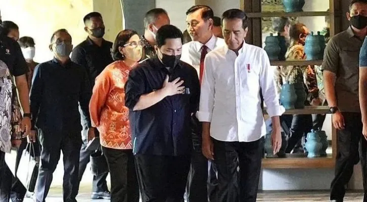 Menteri BUMN Erick Tohir bersama Presiden Joko Widodo. (foto: ist)