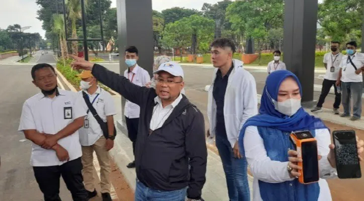  Dirut TWC Edy Setijono saat menjelaskan hasil revitalisasi TMII. (Foto: Ifand/poskota)