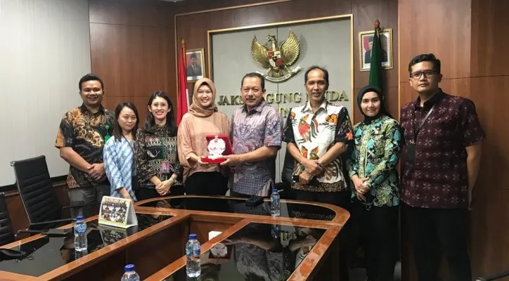 Pengurus Pusat Perhimpunan Indonesia Tionghoa (INTI) mengunjungi Jaksa Agung Muda Bidang Pembinaan. (foto: ist)