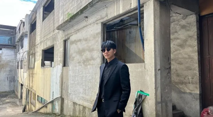 Hook Entertainment buka suara soal Lee Seung Gi yang tak mendapat bayaran selama 18 tahun berkarier. (Instagram/@leeseunggi.official)