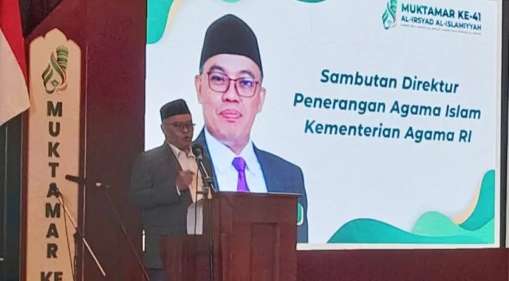 Direktur Penerangan Agama Islam Kementerian Agama, Ahmad Zayadi saat menutup Muktamar ke-41 Perhimpunan Al-Irsyad Al-Islamiyyah di Purwokerto. (foto: ist)