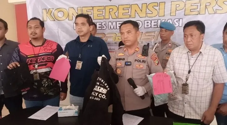 Jajaran Polsek Tarumajaya dan Polres Metro Bekasi saat konperensi pers. (Foto: Ihsan Fahmi)