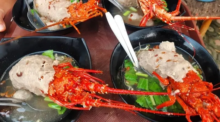 Baso lobster salah satu andalan Kedai Baso "Ngeces" Pandeglang.(Foto: Samsul Fatoni)