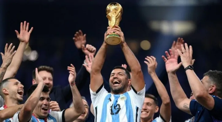 Foto : Mantan Pemain Timnas Argentina Sergio Kun Aguero turut merayakan juara Piala Dunia 2022. (Ist.)